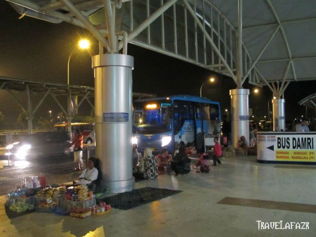 Pedagang di Bandara Internasional Lombok