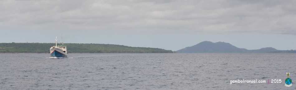 Siluet Pulau Satonda yang disebut mirip payuda**